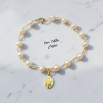 Pulsera perlas de río Virgen de los Rayos