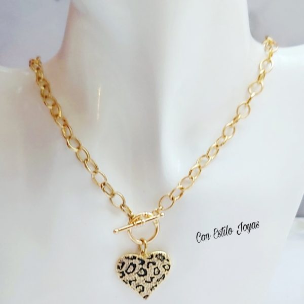 Collar corazón animal print