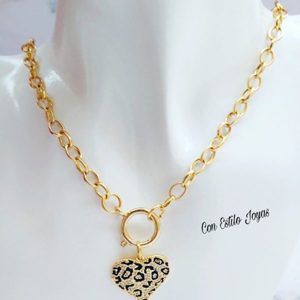 Collar corazón animal print broche argolla