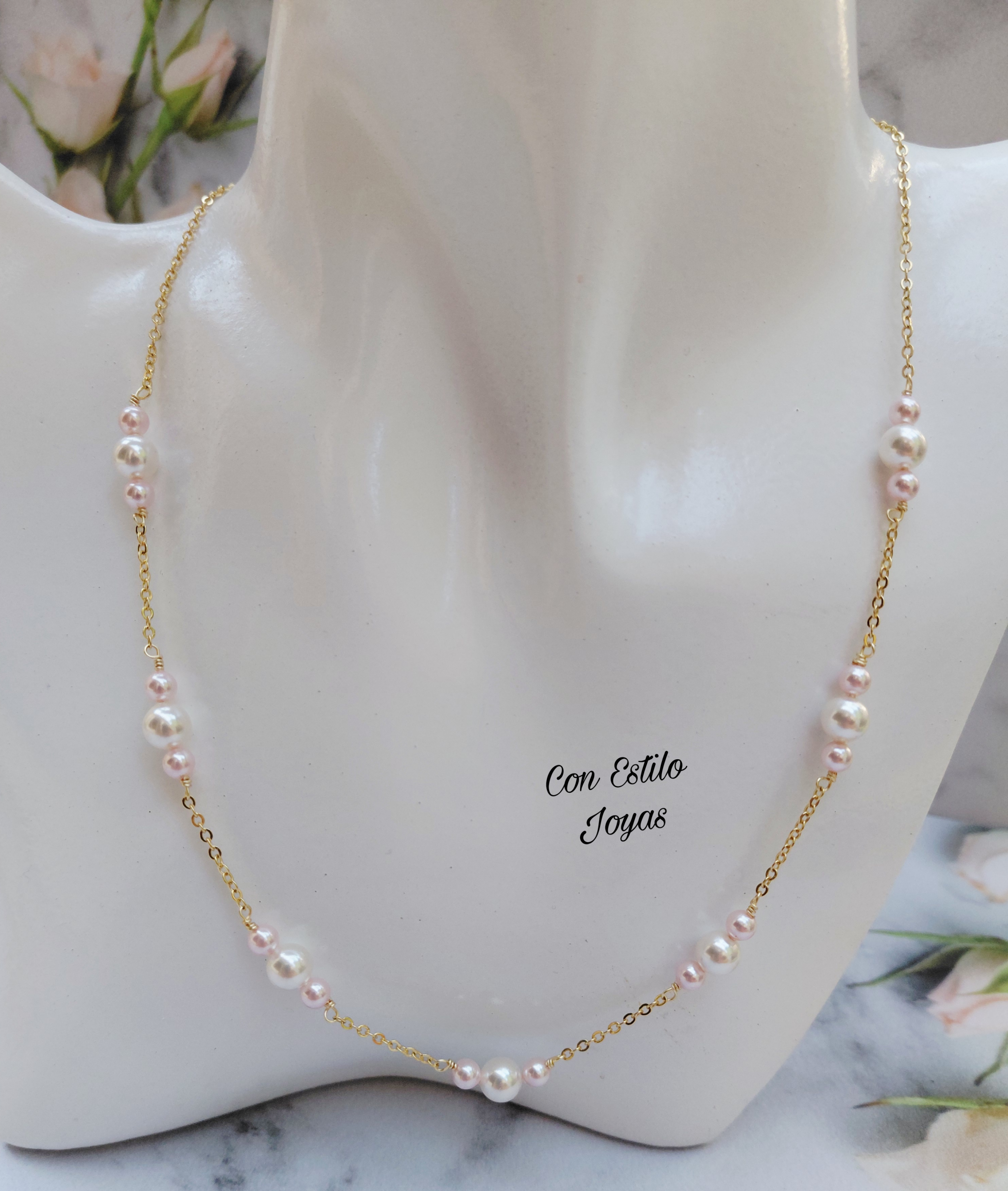 Picsart_26-03-17_21-47-37-857 Collar perlas blancas y rosadas - Imagen 1