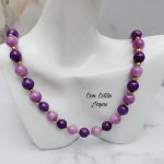 Collar morado y lila.