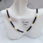 Collar cristales morados  y perlas.