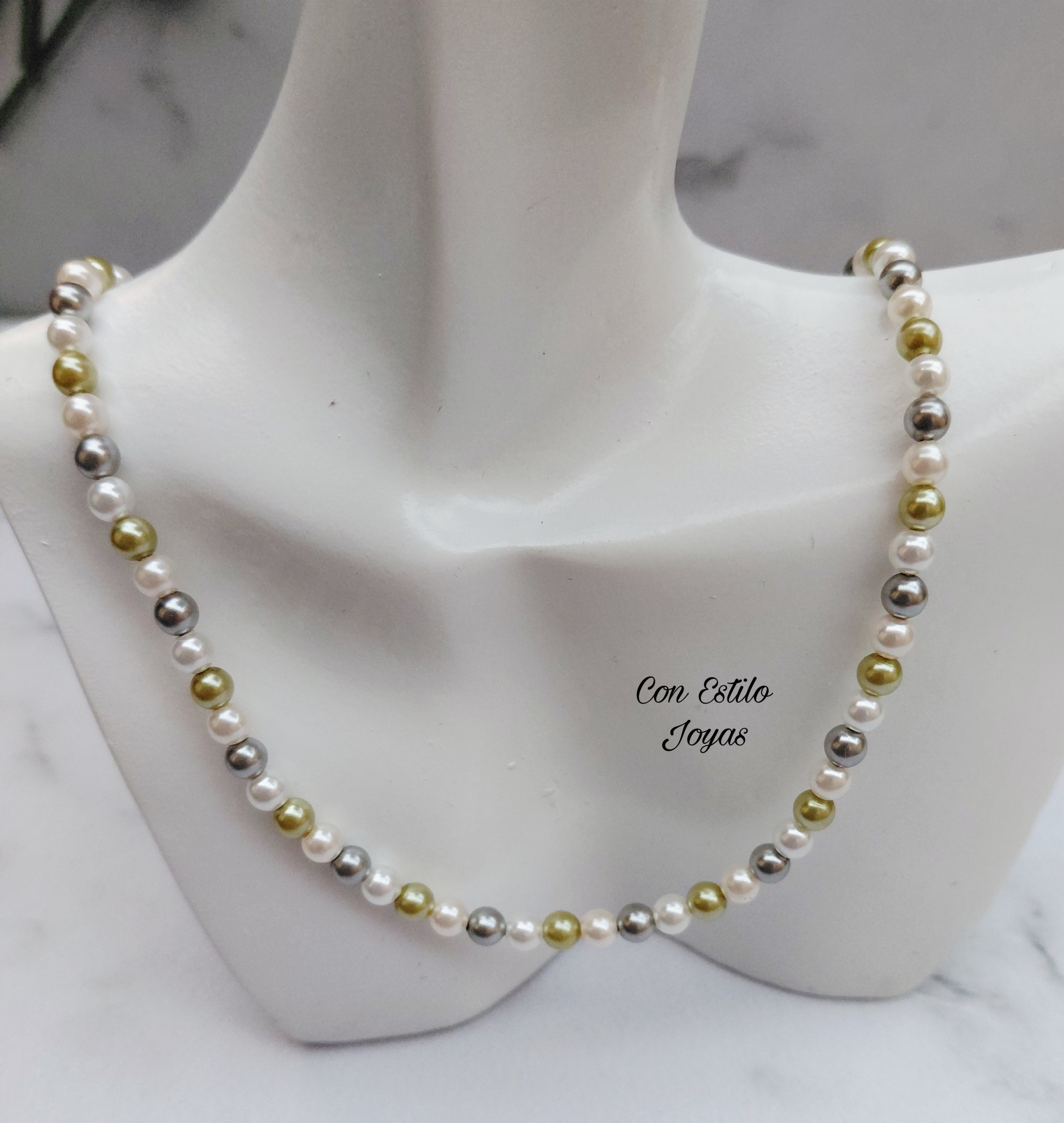 Picsart_26-05-15_04-31-27-055 Collar perla Shell verde gris. - Imagen 1